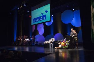 Filiatrault lancement du livre  DA
Tapis rouge -lancement du livre Quand t'es née pour un p'tit pain, par Denise Filiatrault et Danièle Lorain