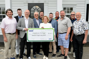 2025-06-09_Photo cheque geant avec montant_Golf_QC_2025 2025-06-09_Photo cheque geant avec montant_Golf_QC_2025